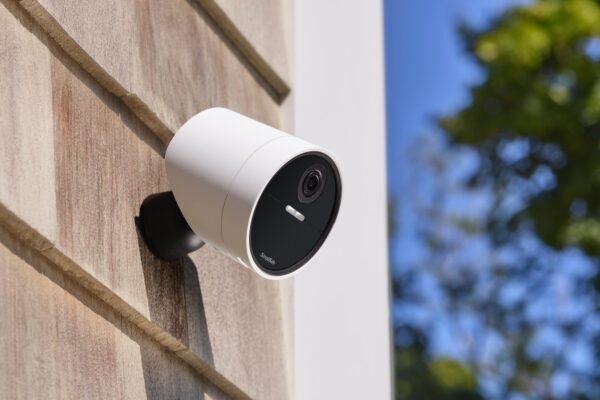PoE vs. Wireless CCTV: Which is Best for Your Home or Business Security?